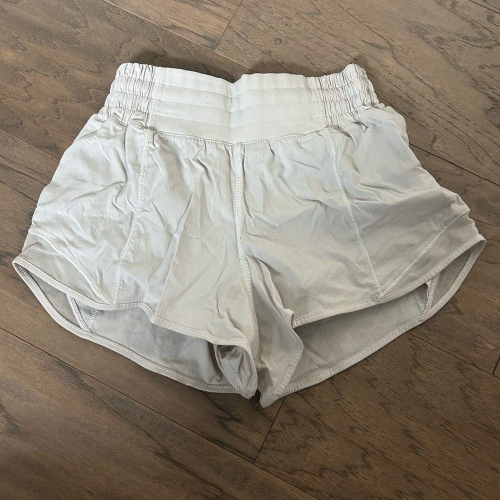 Lululemon High Rise Hotty Hot Shorts Size 2